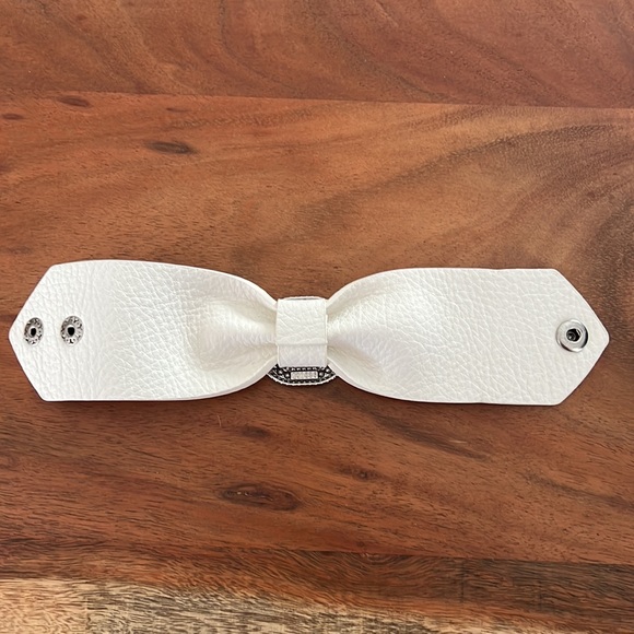 PAPARAZZI White Faux Leather Bracelet - Picture 3 of 6